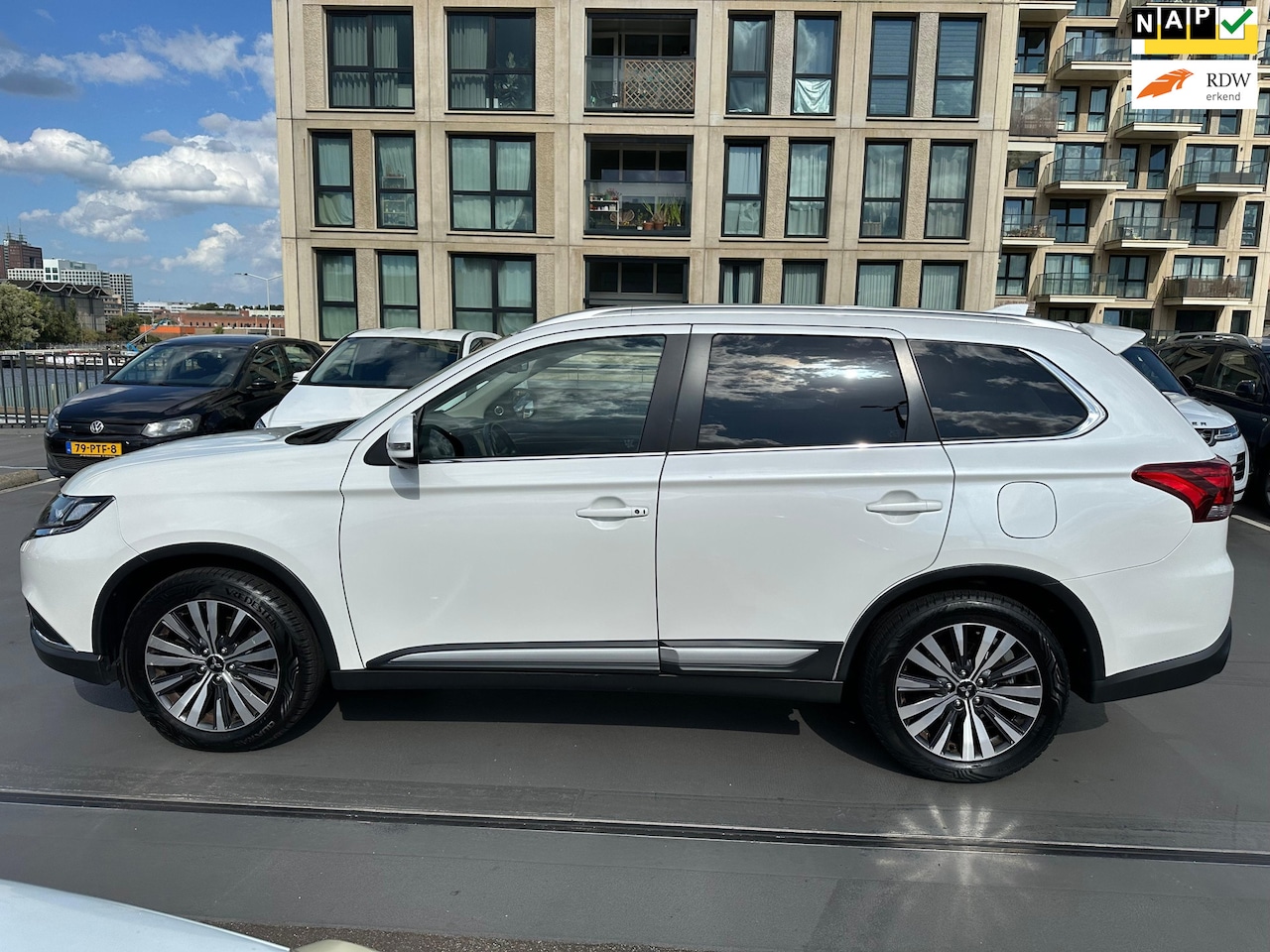 Mitsubishi Outlander - 2.0 2WD Limited+ 7P 1e Eig Adaptief Cruise Pano Leer CarPlay Vol Optie BTW Auto - AutoWereld.nl