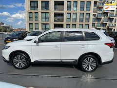 Mitsubishi Outlander - 2.0 2WD Limited+ 7P 1e Eig Adaptief Cruise Pano Leer CarPlay Vol Optie BTW Auto