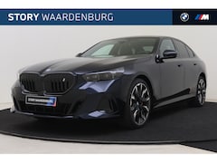 BMW i5 - eDrive40 M Sport / Panoramadak / Trekhaak / Achteruitrijcamera / Stoelventilatie / Stuurve