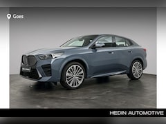 BMW iX2 - eDrive20 67 kWh M Sport Edition Trekhaak | Glazen Panoramadak | Premium Pack | Comfort Pac