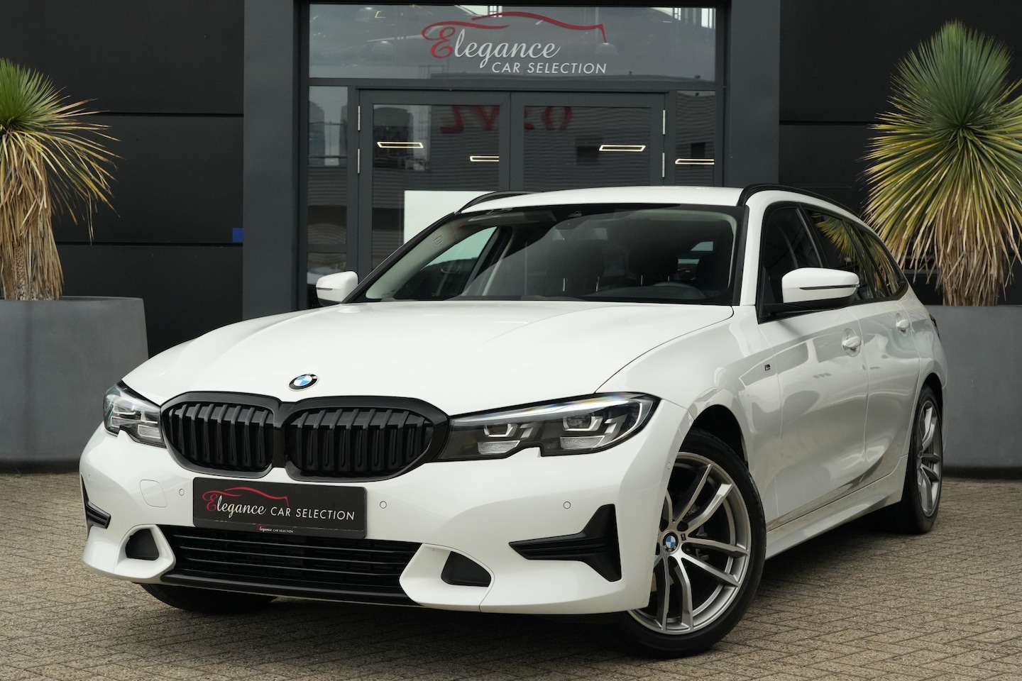 BMW 3-serie Touring - 318i M Sportline Executive 157pk Navigatie/Stoelverwarming/PDC - AutoWereld.nl
