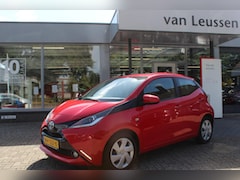 Toyota Aygo X - X-PLAY 5-DEURS NAVI EL-RAMEN & SPIEGELS CAMERA AIRCO BLUETOOTH