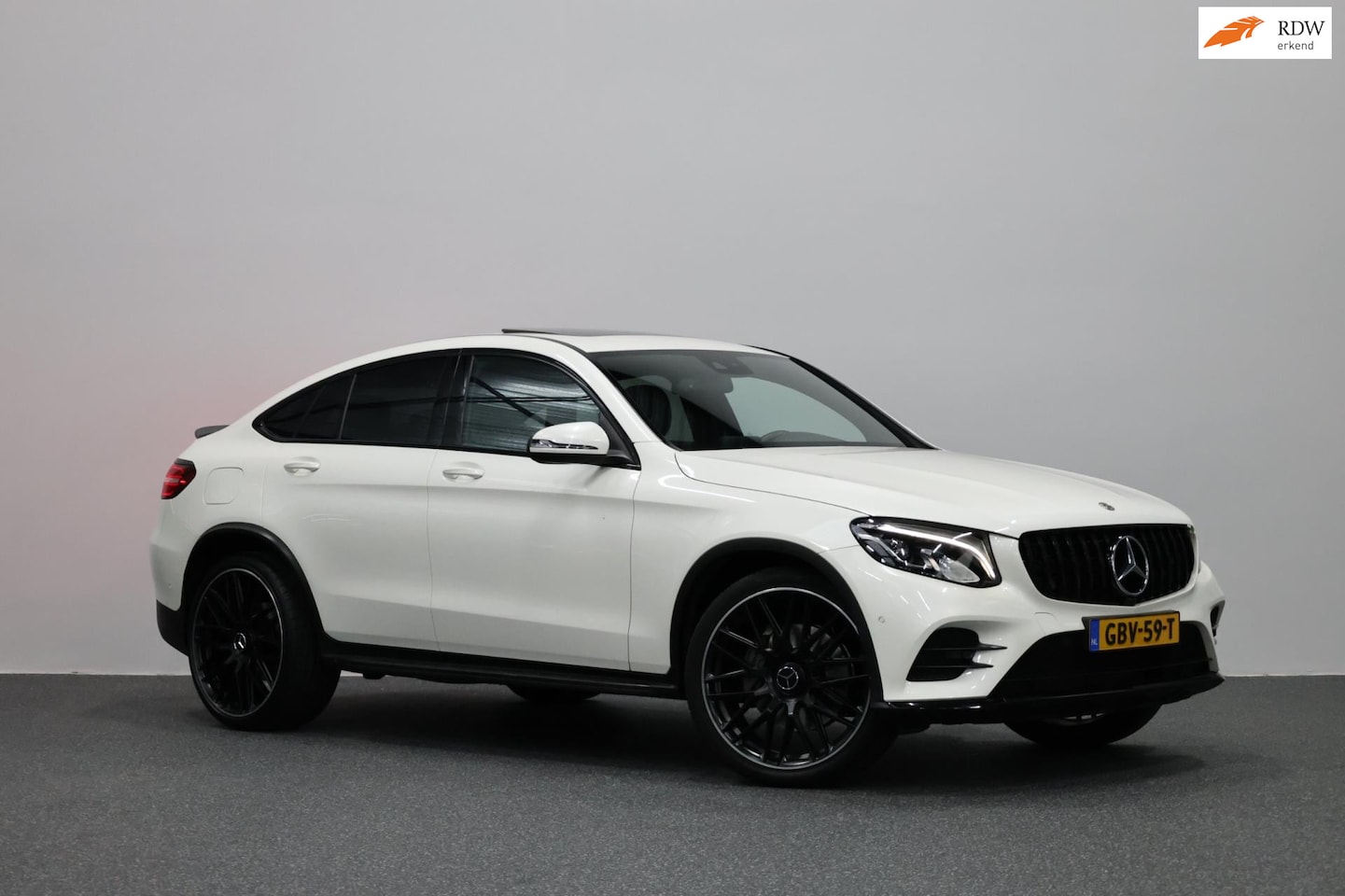 Mercedes-Benz GLC-klasse Coupé - 250 4MATIC AMG Line LED/SFEER/PANORAMADAK/LEER+S.VERWARMING/KEYLES/22"/CAM/ACC/ECC/12 MDN - AutoWereld.nl