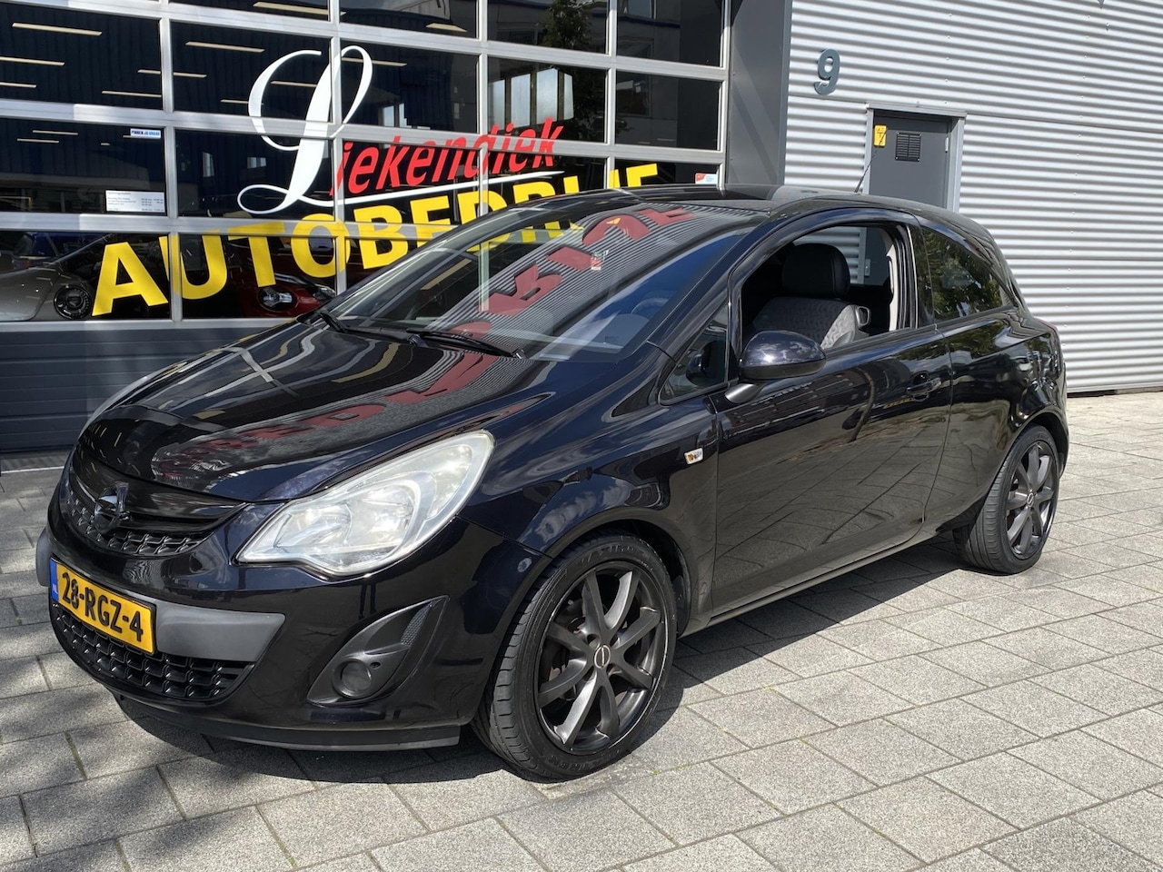 Opel Corsa - 1.4i-16V Cosmo - Airco I Sport velgen I Comfort pakket - AutoWereld.nl