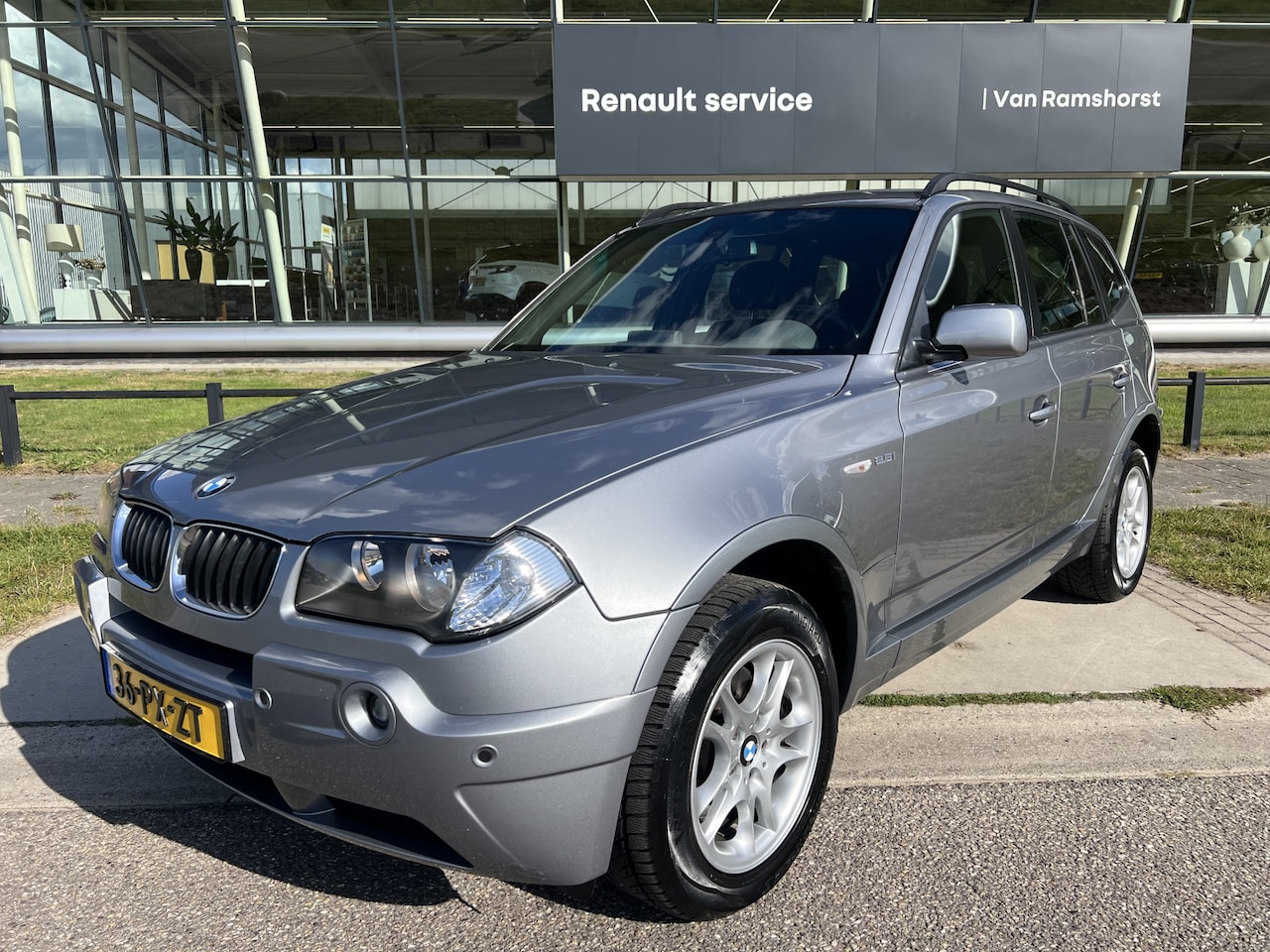 BMW X3 - 2.5i Executive 192 PK / Automaat / Dealer onderhouden / NAP / Trekhaak afneembaar / 6-Cili - AutoWereld.nl