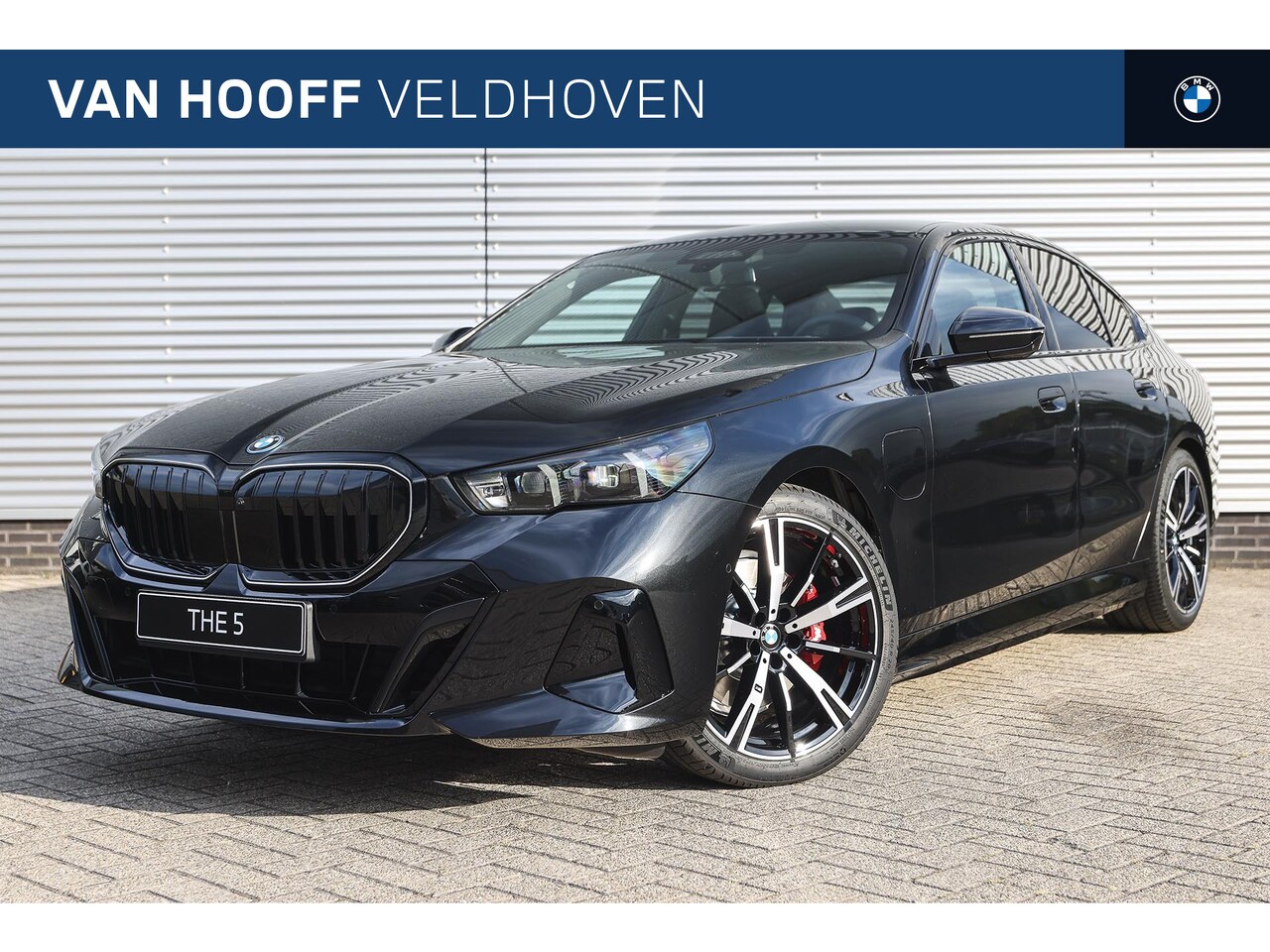 BMW 5-serie - 530e M Sport Automaat / Panoramadak / M Multifunctionele Stoelen / Adaptieve LED / Parking - AutoWereld.nl