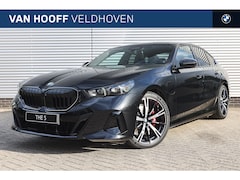 BMW 5-serie - 530e M Sport Automaat / Panoramadak / M Multifunctionele Stoelen / Adaptieve LED / Parking
