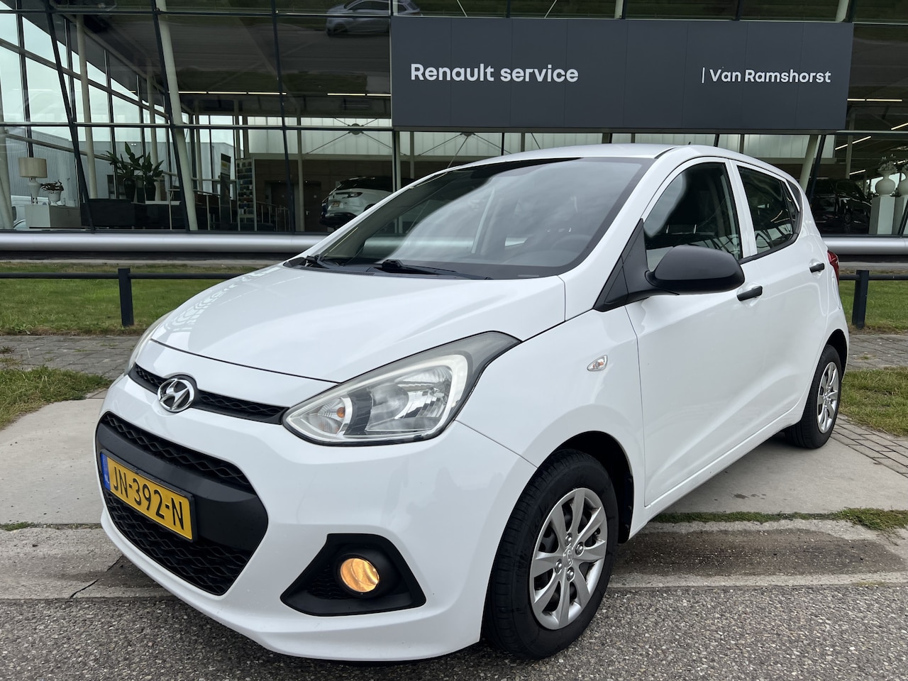 Hyundai i10 - 1.0i i-Drive / Centr. Deurvergrendeling / Radio / Bluetooth / NAP / Geen Airco! / - AutoWereld.nl