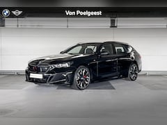 BMW i5 Touring - M60 xDrive 84 kWh | Trekhaak met elektrisch wegklapbare kogel | Glazen panoramadak