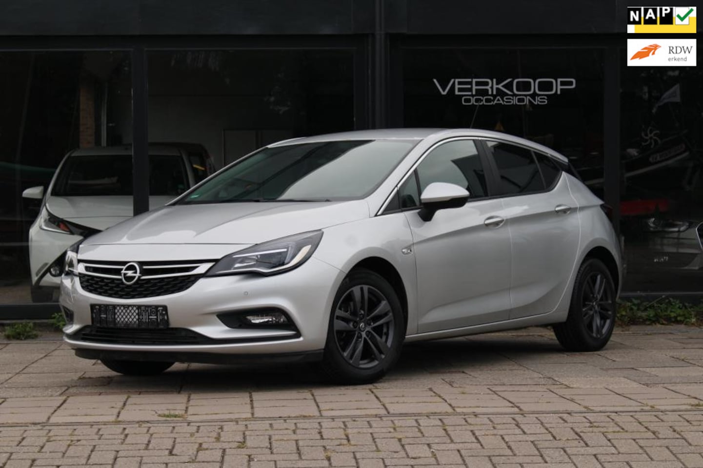 Opel Astra - 1.0 Turbo 120 Jaar Edition 1.0 Turbo 120 Jaar Edition - AutoWereld.nl