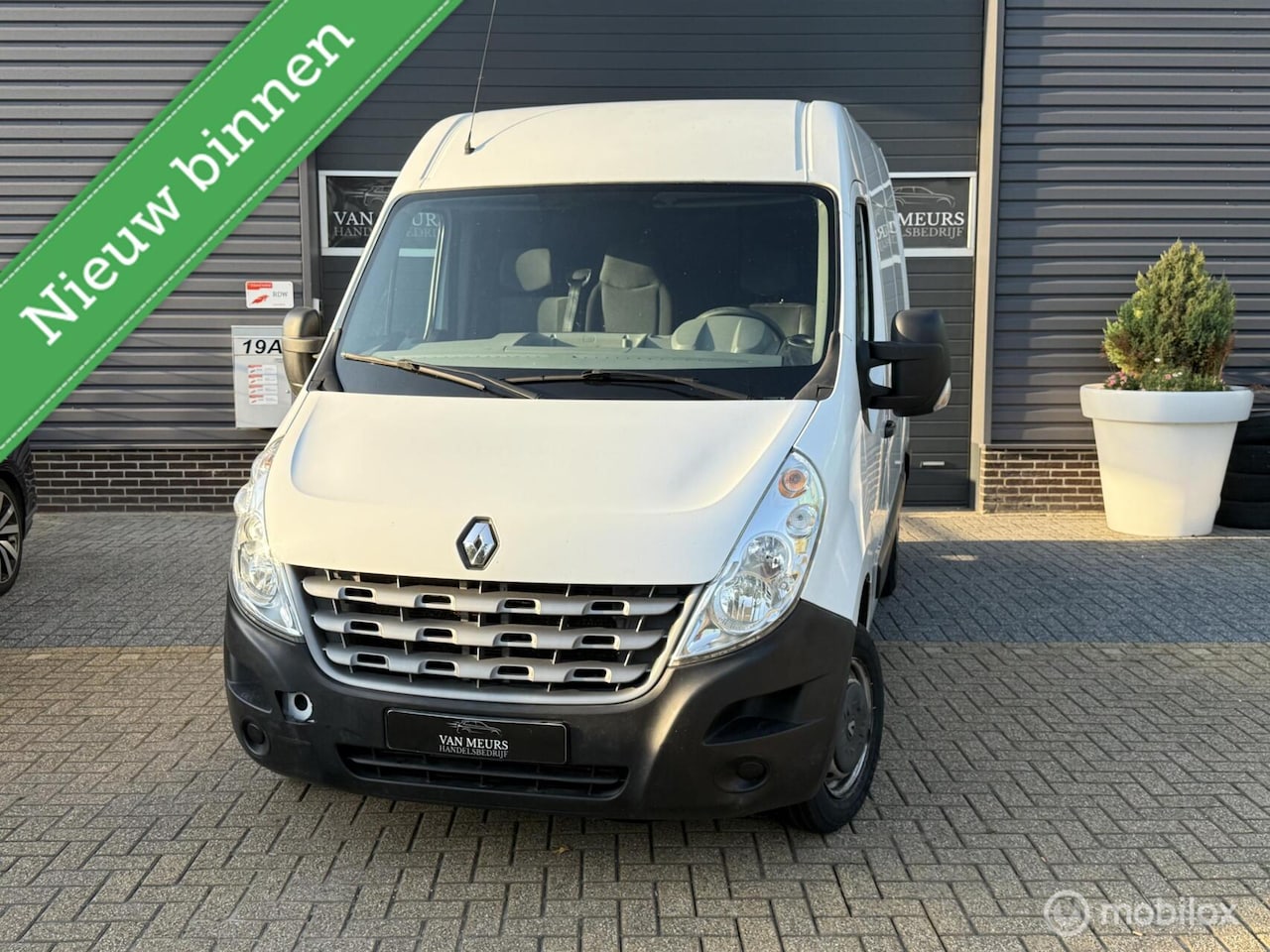 Renault Master - bestel T28 2.3 dCi L1H2 Eco, Trekhaak, 3 persoons, apk 04-2026 - AutoWereld.nl