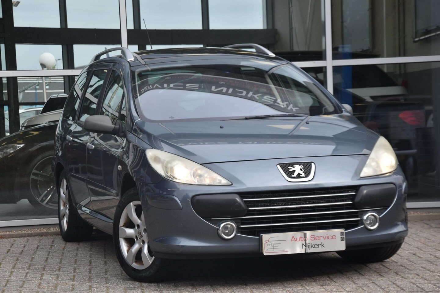Peugeot 307 SW - 2.0-16V Premium Airco Pano. dak 7 Persoons - AutoWereld.nl