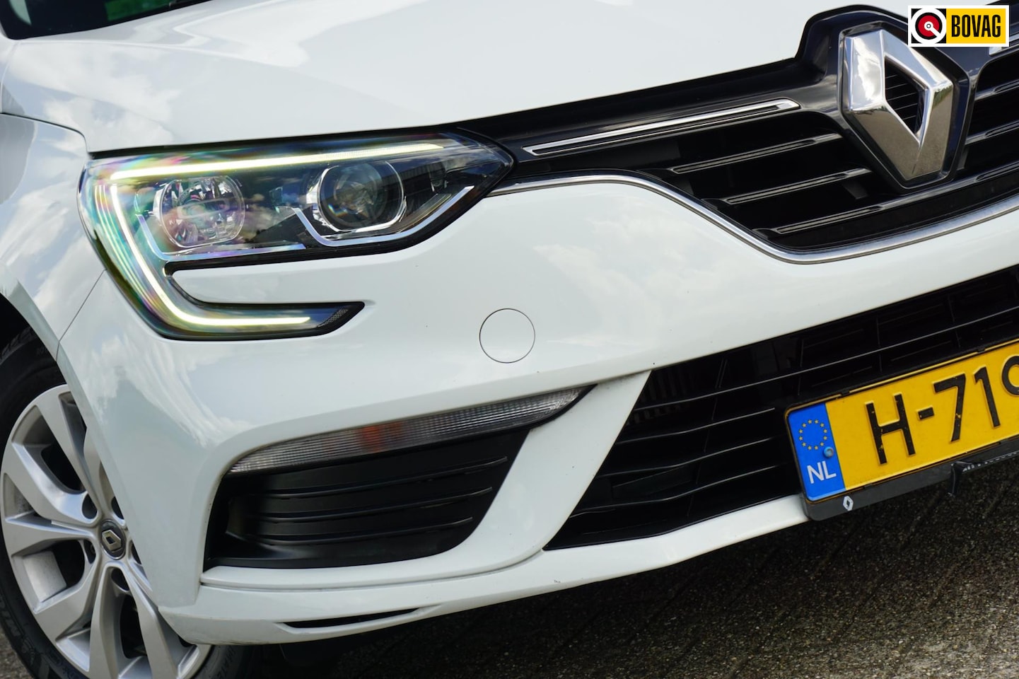 Renault Mégane Estate - 1.3 TCe 140pk Limited - Blanc Glacier - 158dkm - Keurig - AutoWereld.nl