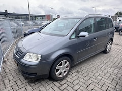 Volkswagen Touran - 1.6-16V FSI Business