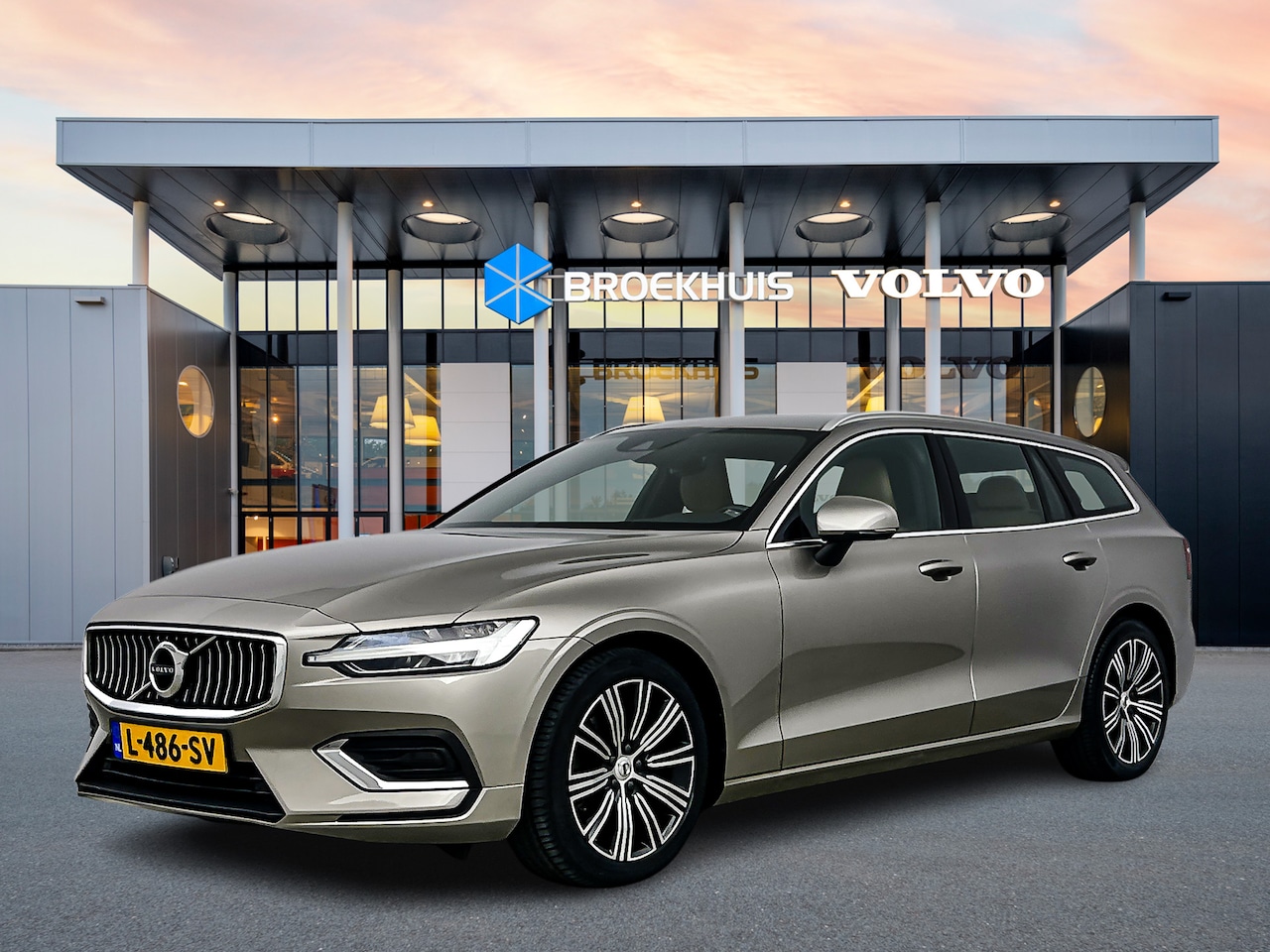 Volvo V60 - B3 Inscription | 18" | Geventileerd Nappa | Elektr. verst. massage stoelen | Harman Kardon - AutoWereld.nl