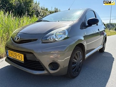 Toyota Aygo - 1.0 VVT-i Now goed onderhouden 5 deurs diverse opties waaronder airco