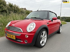 MINI Cabrio - 1.6 One de auto is goed onderhouden en beschikt over diverse opties