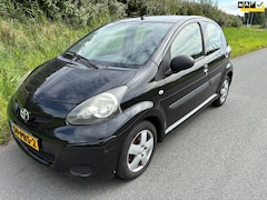 Toyota Aygo - 1.0-12V Access Nette auto goed onderhouden 5 deurs model compleet met boekjes