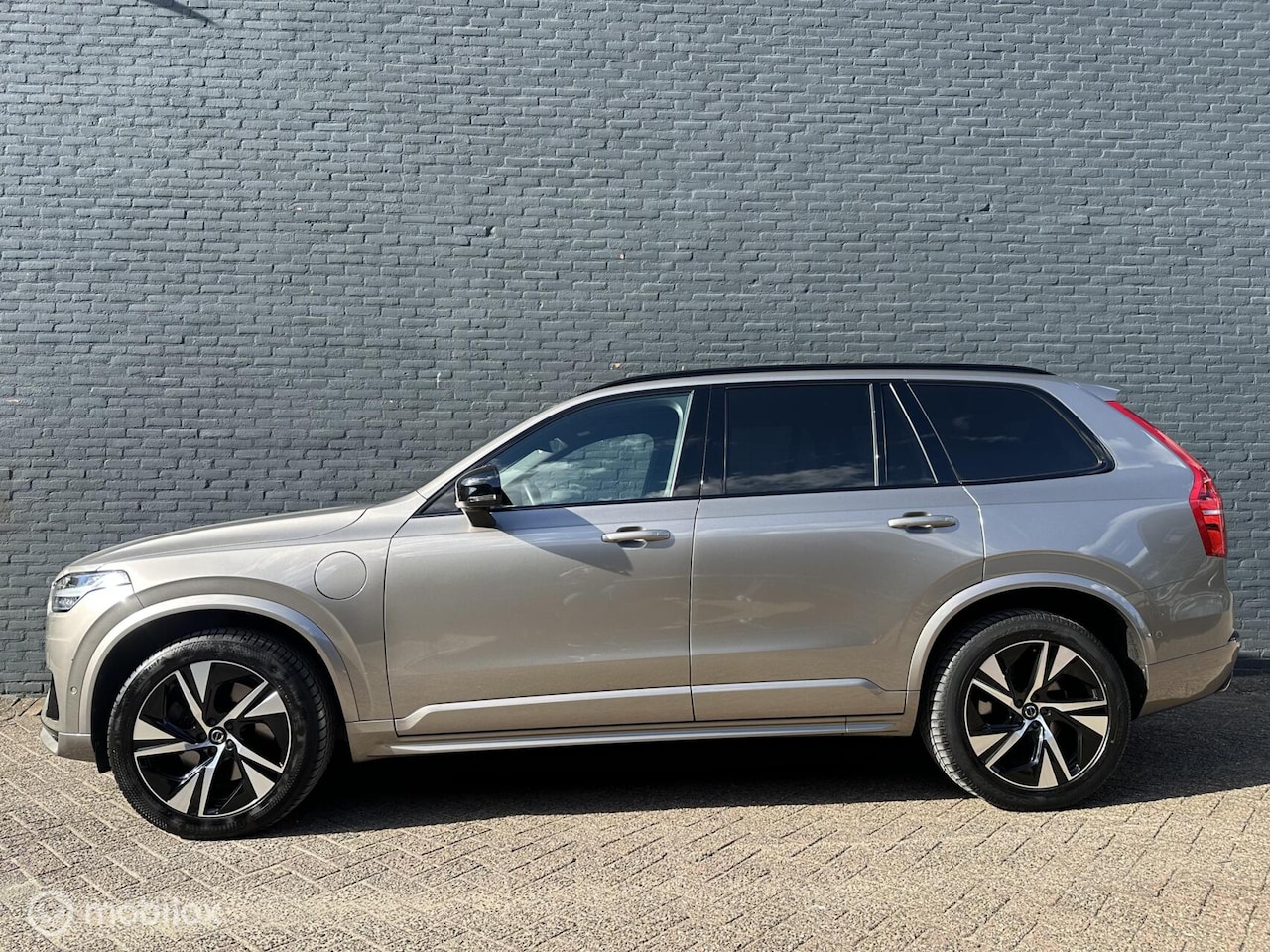 Volvo XC90 - 2.0 T8 AWD R-Design - luchtvering - massage st. - AutoWereld.nl