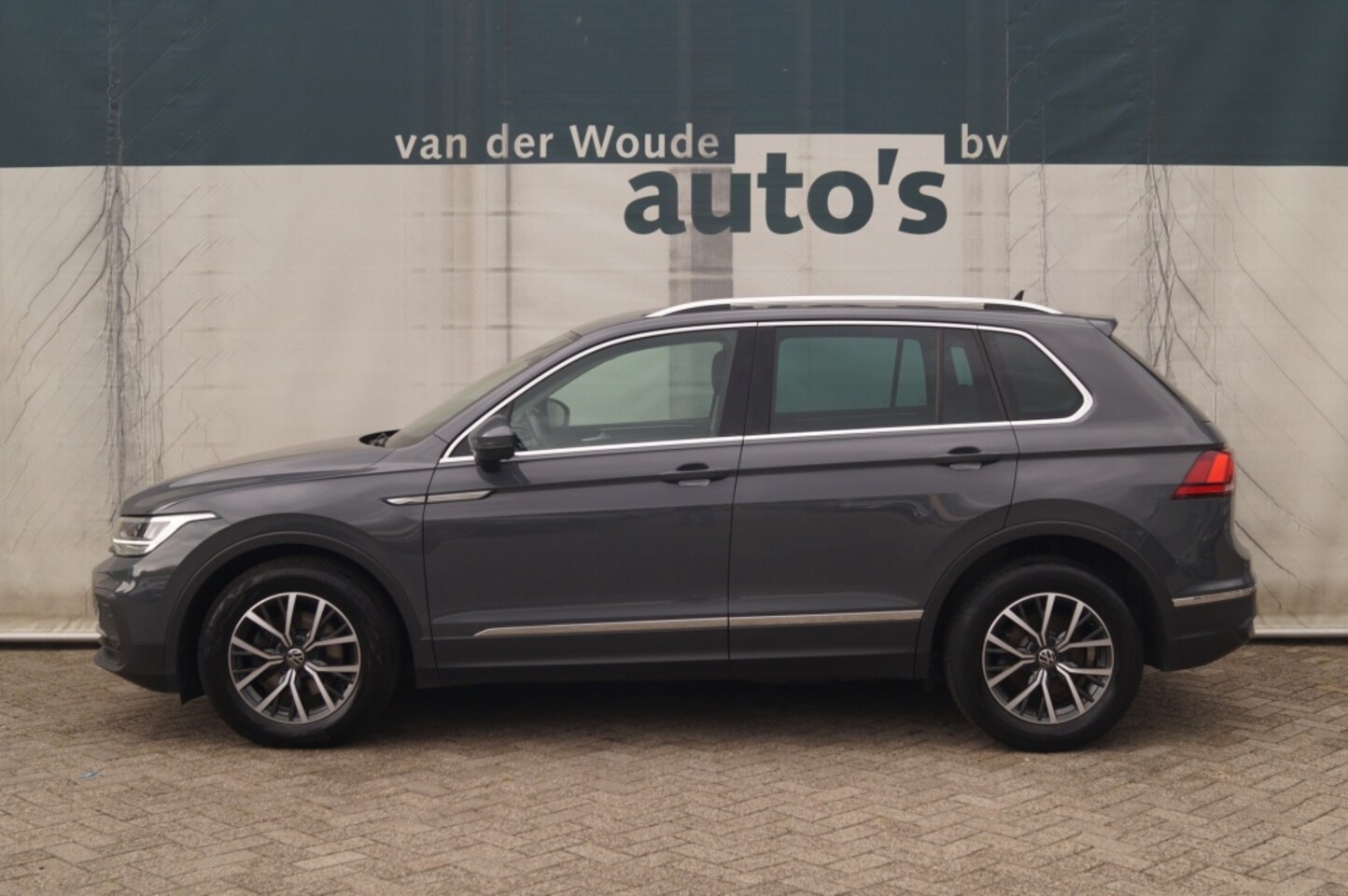 Volkswagen Tiguan - 1.5 TSI 150pk DSG Life -NAVI-ECC-PDC- - AutoWereld.nl