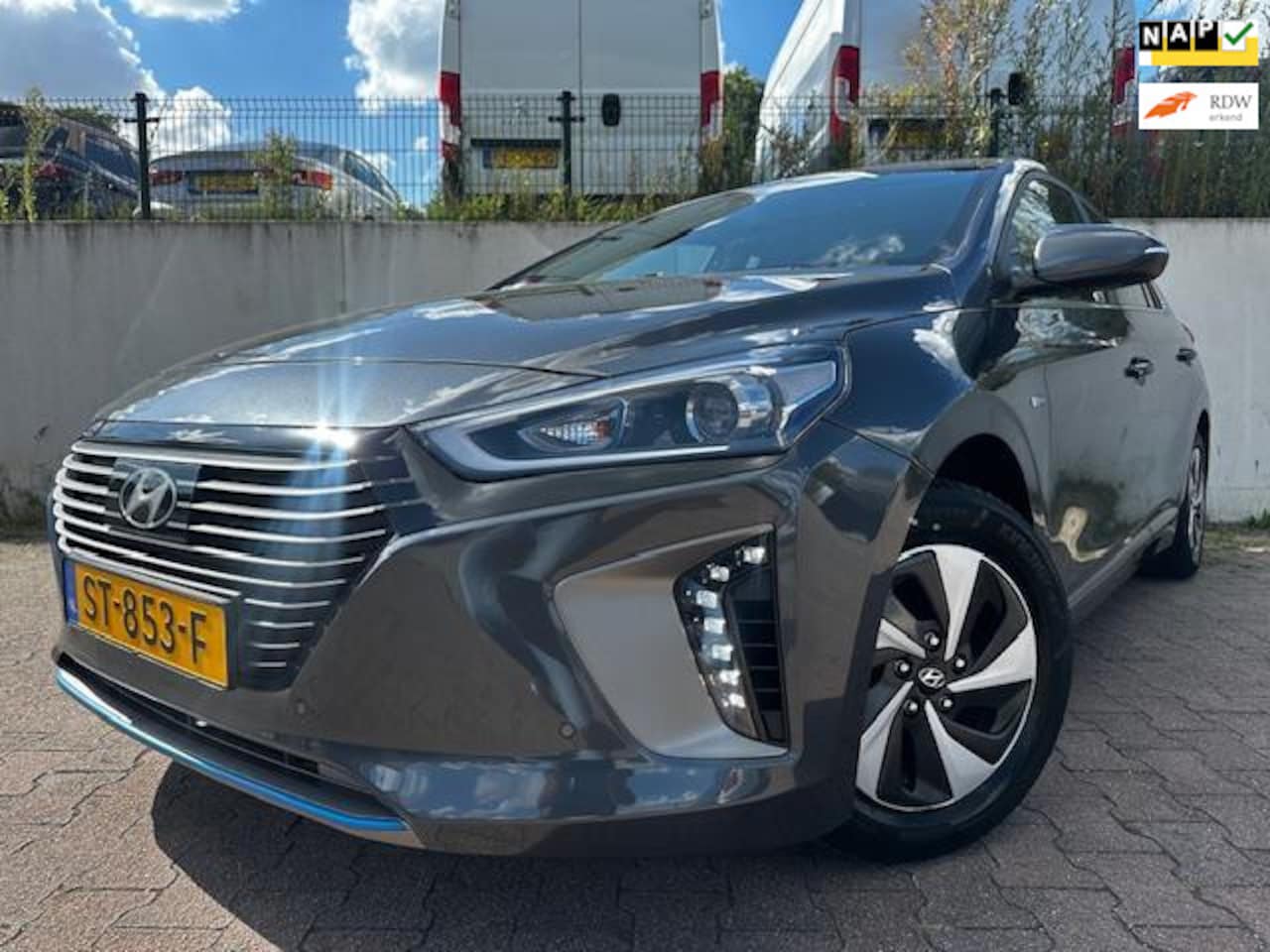 Hyundai IONIQ - 1.6 GDi Comfort HYBRID/CARPLAY/NAVI/CRUISE/PDC/AUTOMAAT/CAMERA/LED/NL AUTO/NAP/ - AutoWereld.nl