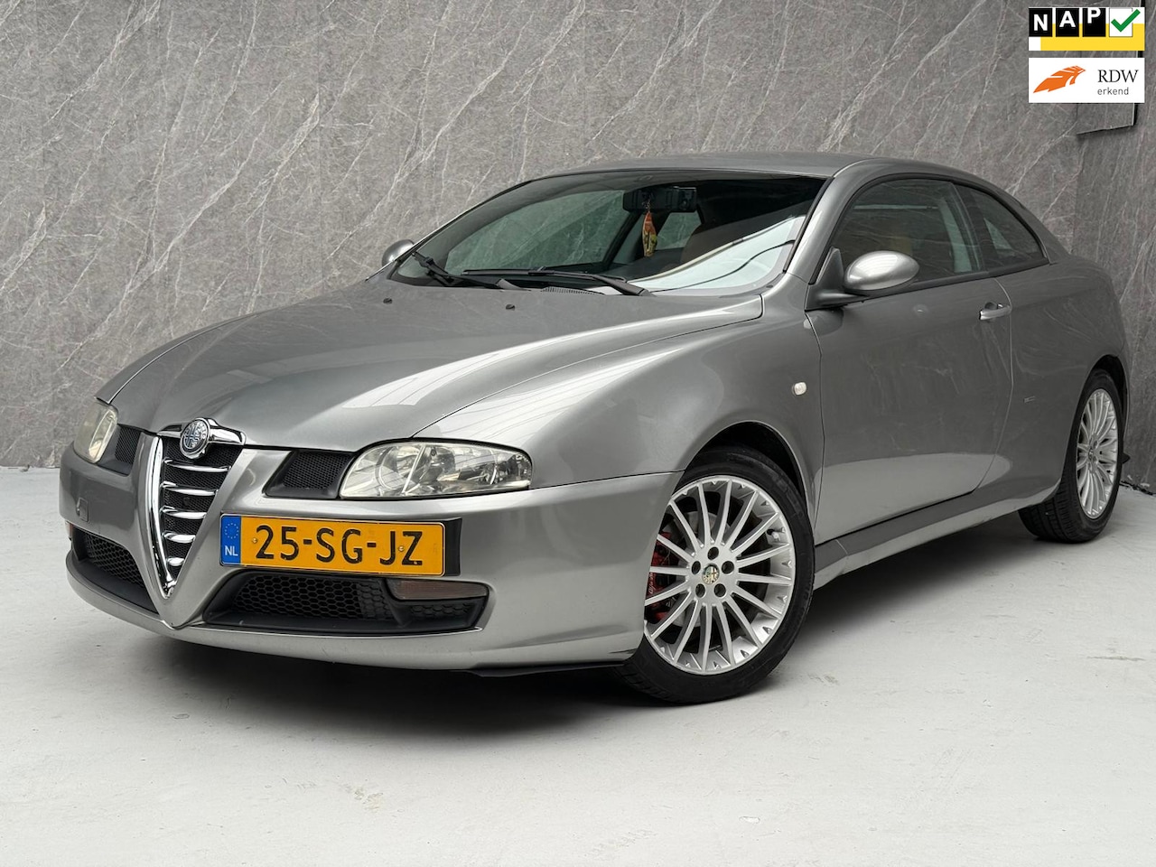 Alfa Romeo GT - 2.0 JTS Distinctive / NAP / Nwe Koppeling - AutoWereld.nl