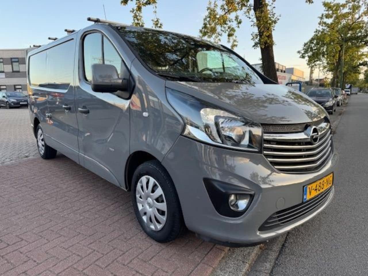 Opel Vivaro - 1.6 CDTI 125pk L2 H1 Euro6 Sport Edition EcoFlex 139.000km Airco,Navigatie,Camera - AutoWereld.nl