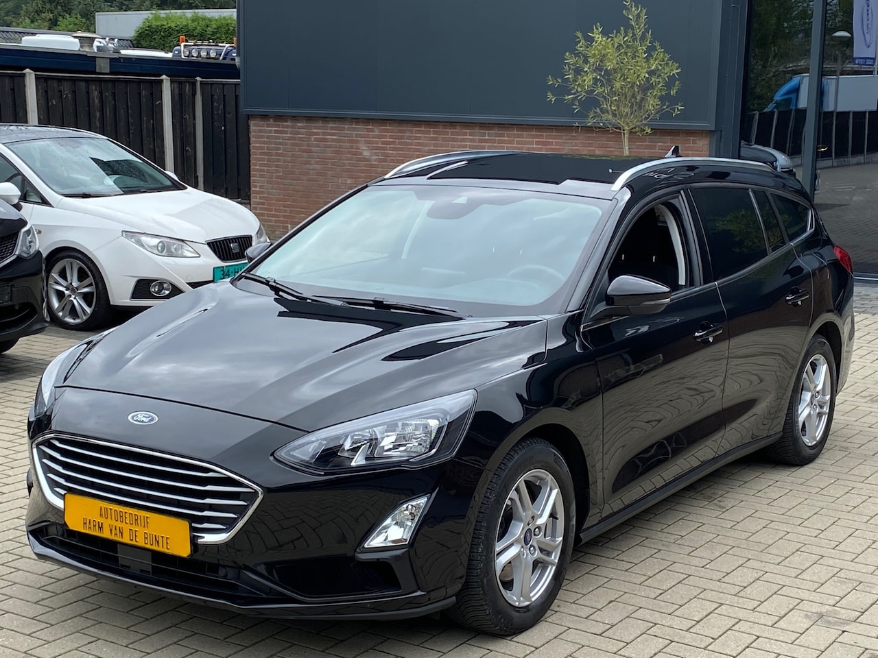 Ford Focus Wagon - 1.0 EcoBoost Titanium NAVI CRUISE LED PDC L.M. VELGEN APPLE CARPLAY - AutoWereld.nl