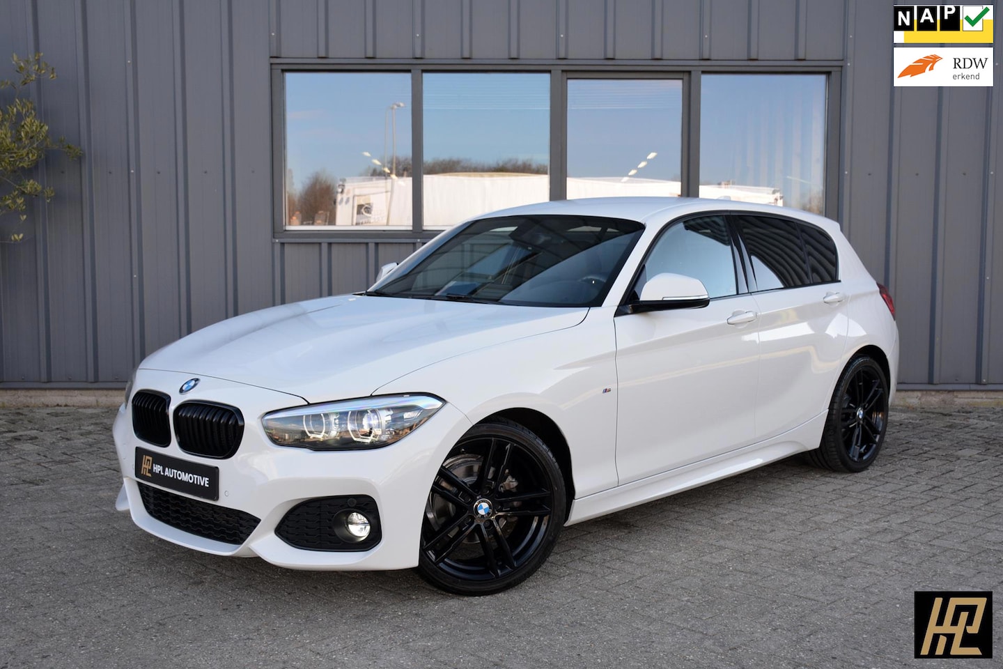 BMW 1-serie - 118i Aut. M Sport High Executive * Navi Prof * Leer * 18" Breedset * Top conditie - AutoWereld.nl
