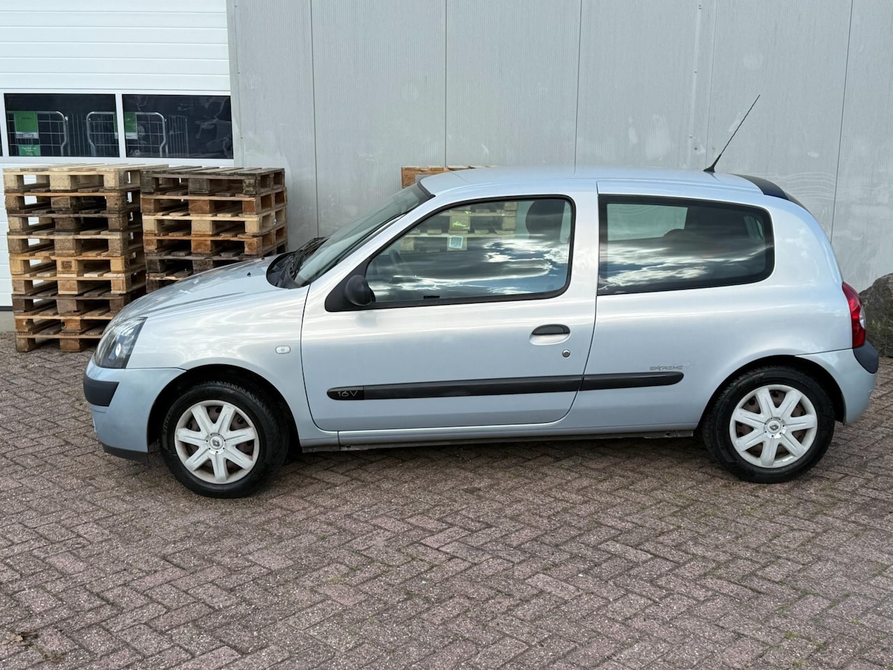 Renault Clio - 1.2-16V Authentique Basis 1.2-16V Authentique Basis - AutoWereld.nl