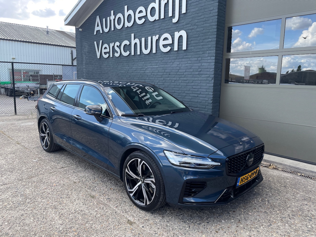 Volvo V60 - 2.0 T6 Plug-in hybrid AWD Plus Dark long range stoelverwarming voor + achter - AutoWereld.nl