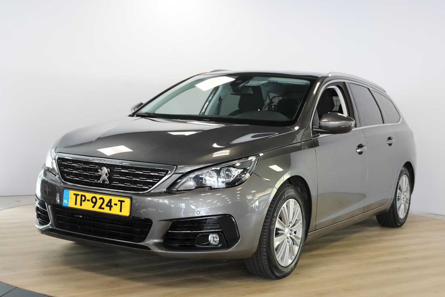 Peugeot 308 SW - 1.2 PureTech Allure | Apple Carplay | Trekhaak | Pano | 130PK - AutoWereld.nl