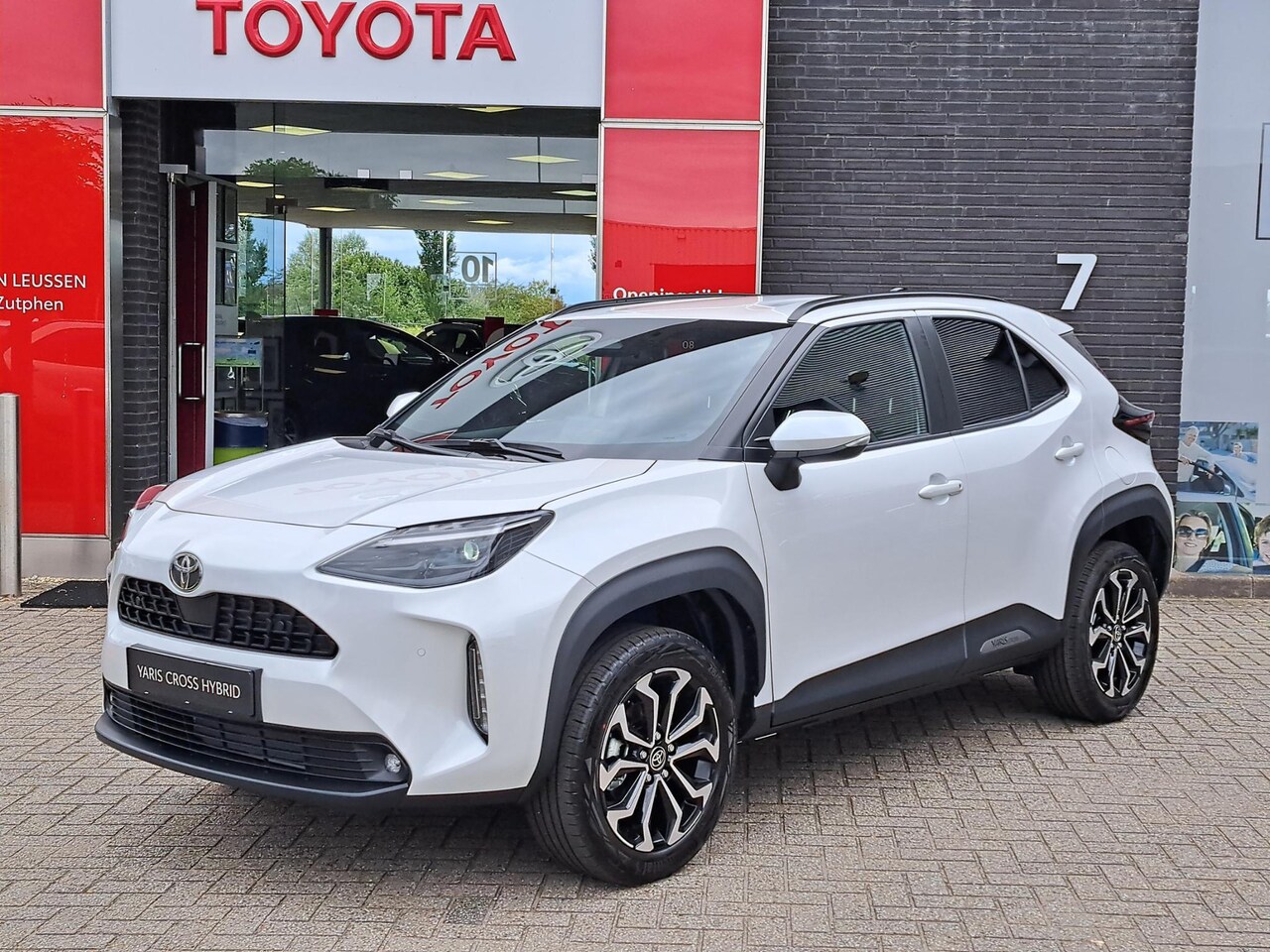 Toyota Yaris Cross - 1.5 Hybrid 115 Dynamic STOEL- STUUR- EN VOORRUITVERWARMING PDC BLIND SPOT - AutoWereld.nl