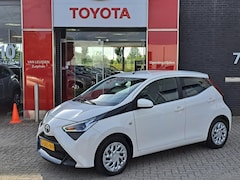 Toyota Aygo X - X-PLAY LIMITED APPLE & ANDROID SPRAAKBESTURING PARKEERCAMERA DEALERONDERHOUDEN