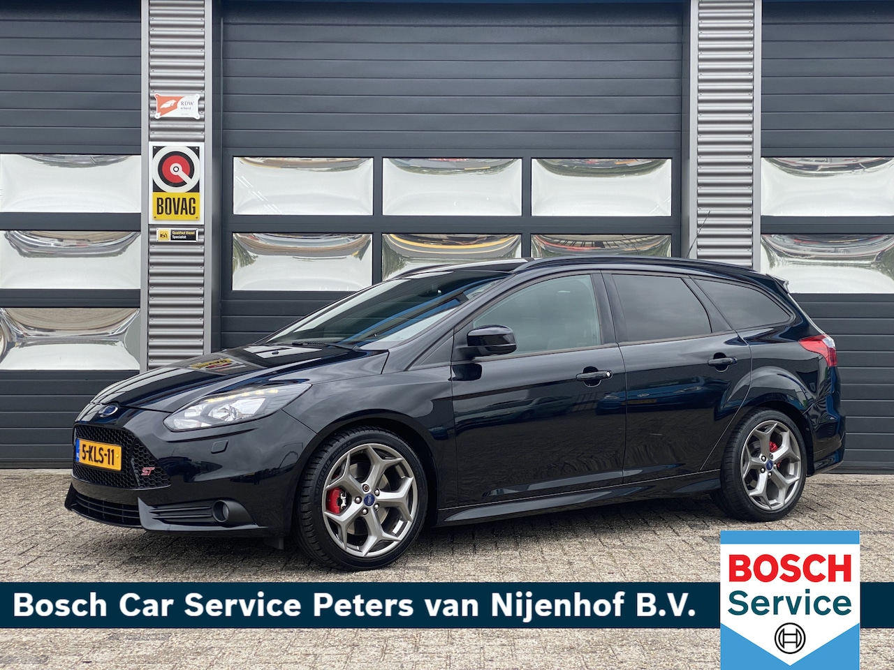 Ford Focus Wagon - 2.0 EcoBoost ST-3 NAVI XENON 250PK LEDER 18" 122DKM - AutoWereld.nl