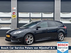 Ford Focus Wagon - 2.0 EcoBoost ST-3 NAVI XENON 250PK LEDER 18" 122DKM