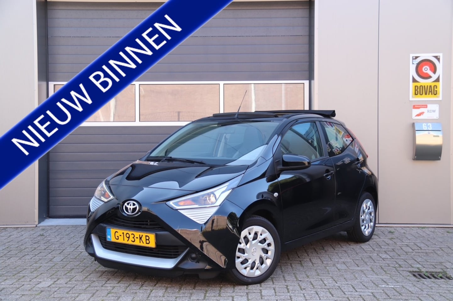 Toyota Aygo - 1.0 VVT-i x-play limited Cabrio-top, Carplay, Camera, Airco - AutoWereld.nl