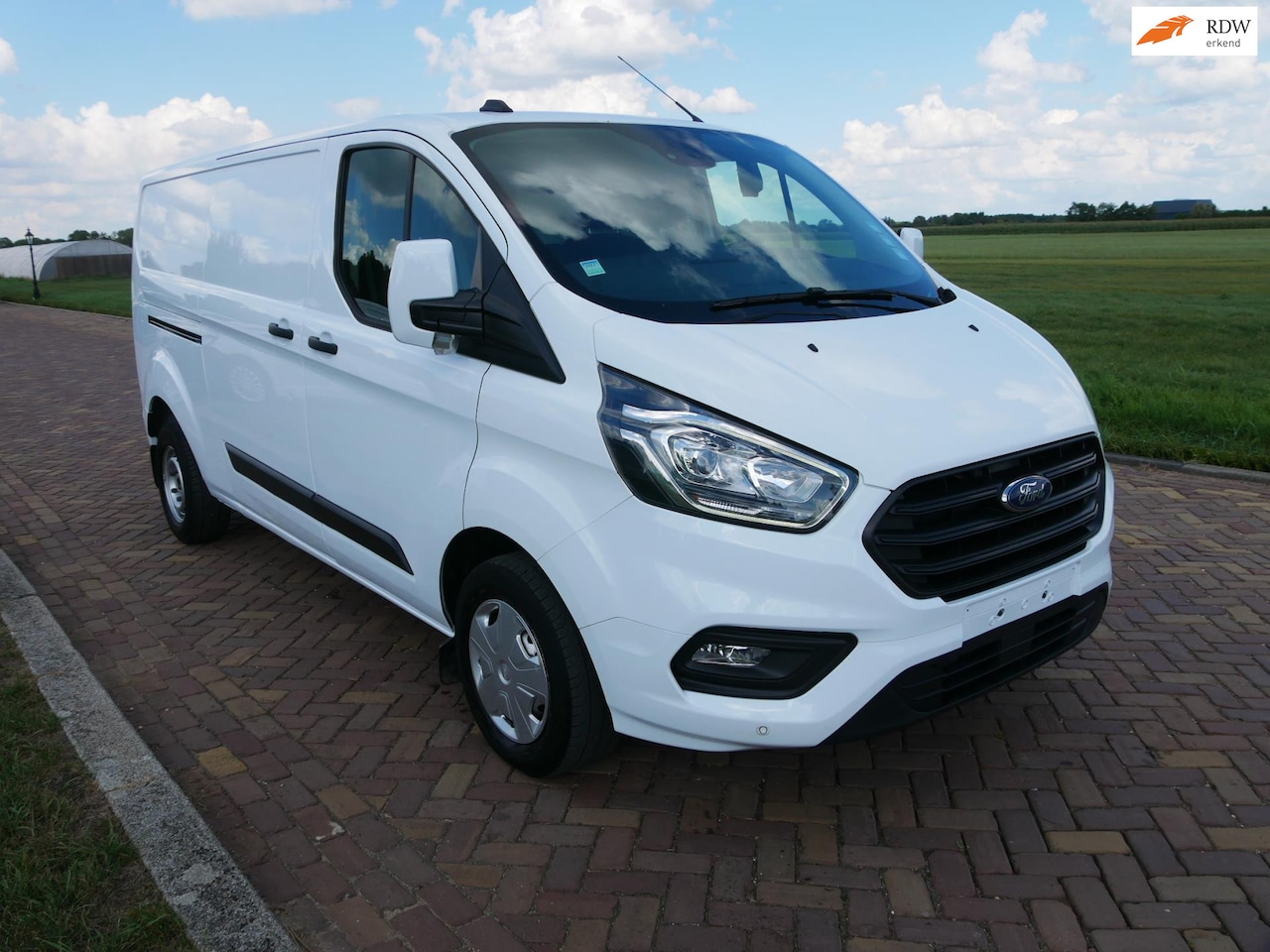 Ford Transit Custom - 300 2.0 TDCI L2H1 96kW 6-GEAR AC ** 10299 EX BTW ** YEAR 2021 !! - AutoWereld.nl