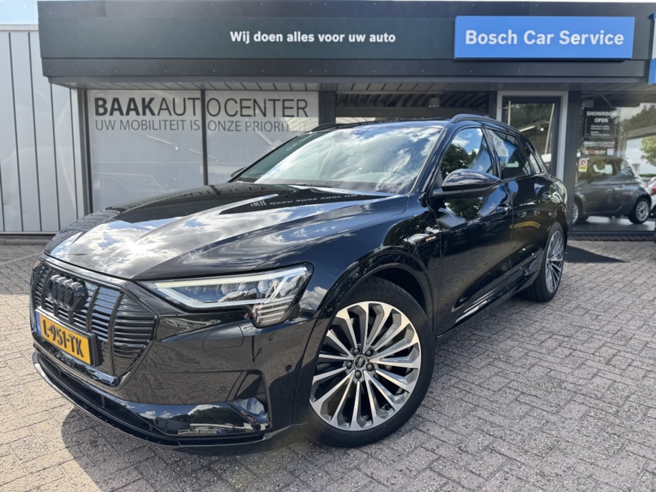Audi e-tron - 55 quattro Business edition+ | Panoramadak | Leer - AutoWereld.nl