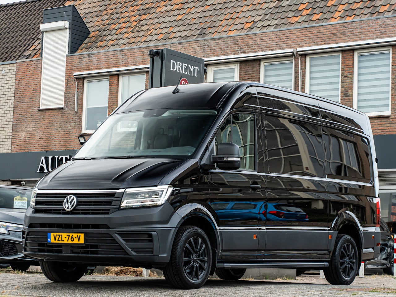 Volkswagen Crafter - 35 2.0 TDI L3H3 Highline LED LEDER CAMERA TREKHAAK CRUISE APPLE CARPLAY 177 PK BOMVOL!! - AutoWereld.nl