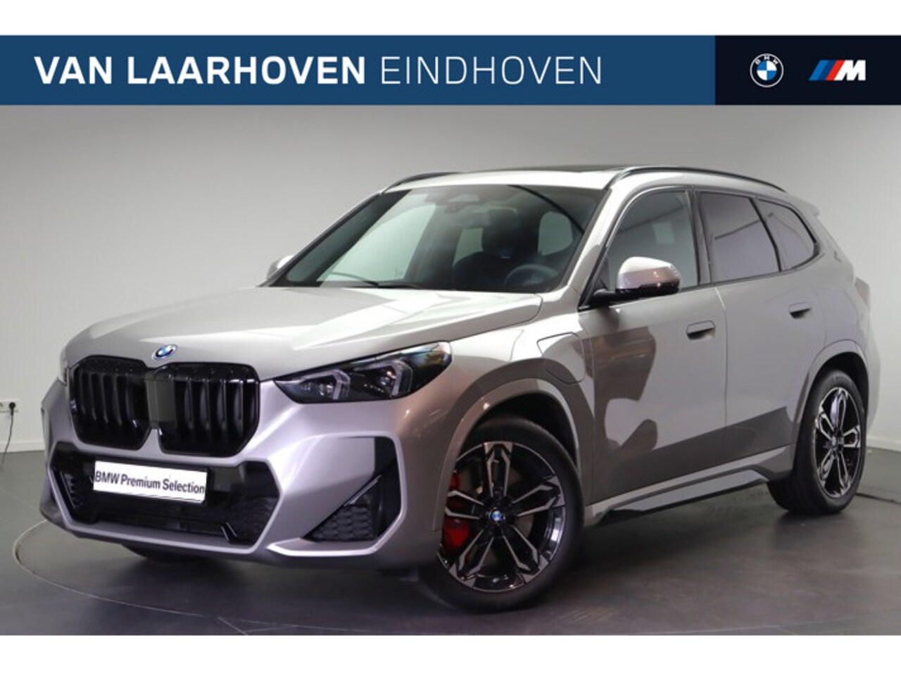 BMW X1 - xDrive25e M Sport Automaat / Panoramadak / Trekhaak / Sportstoelen / Achteruitrijcamera / - AutoWereld.nl