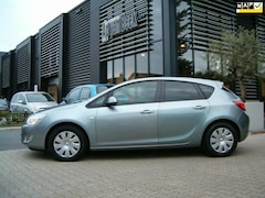 Opel Astra - 1.6 Edition Automaat + airco + Trekhaak