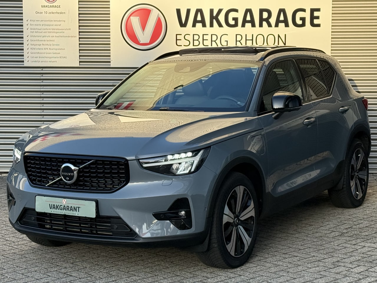 Volvo XC40 - 1.5 T4 Plug-in hybrid Plus Dark SCHUIFDAK,360CAM - AutoWereld.nl