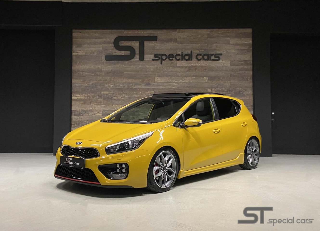 Kia Cee'd - 1.6 T-GDi GT-Track, Panoramadak, Recaro,Full - AutoWereld.nl