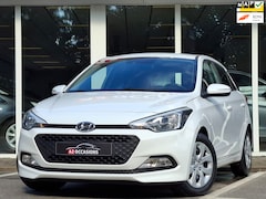 Hyundai i20 - 1.2 4 Cilinder Cruise/Bluetooth/PDC/Stoel en stuurverwarming