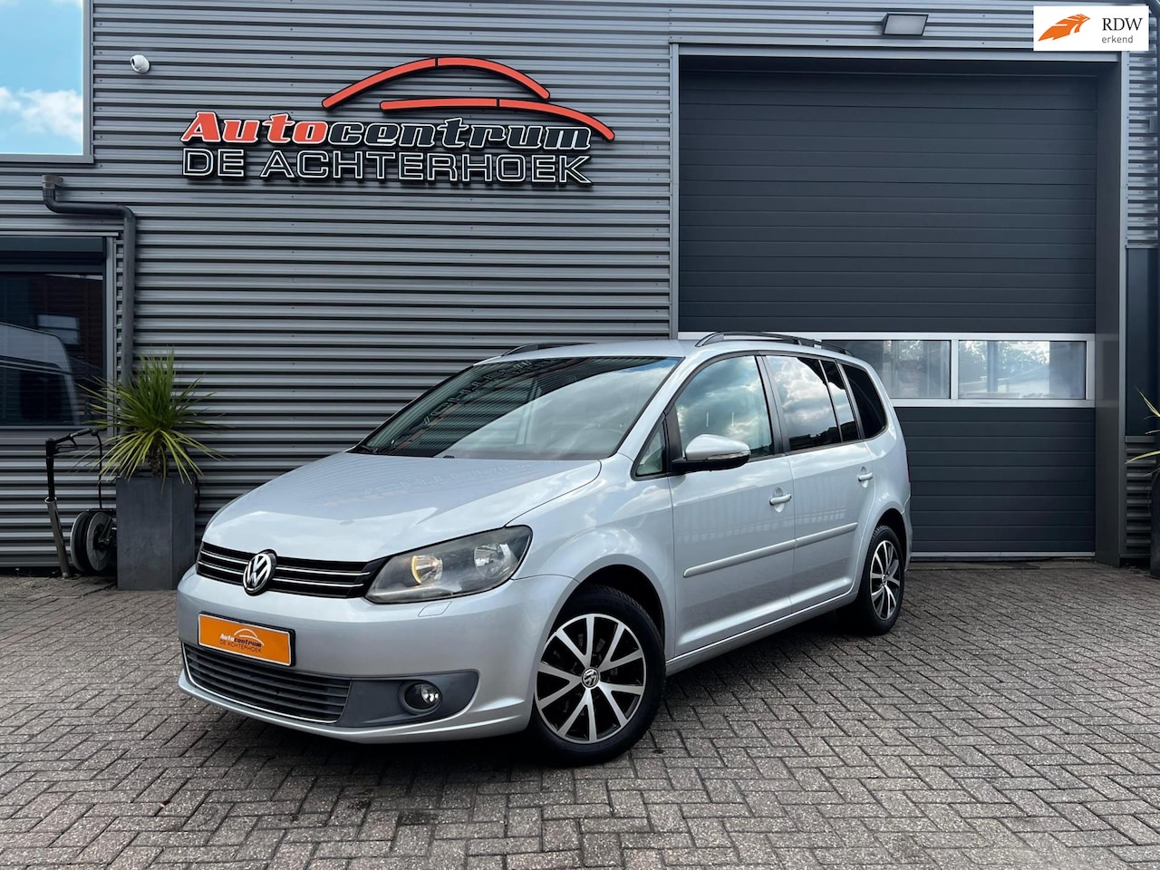 Volkswagen Touran - 1.4 TSI Comfortline Automaat / Navi / Stoelverwarming!! - AutoWereld.nl