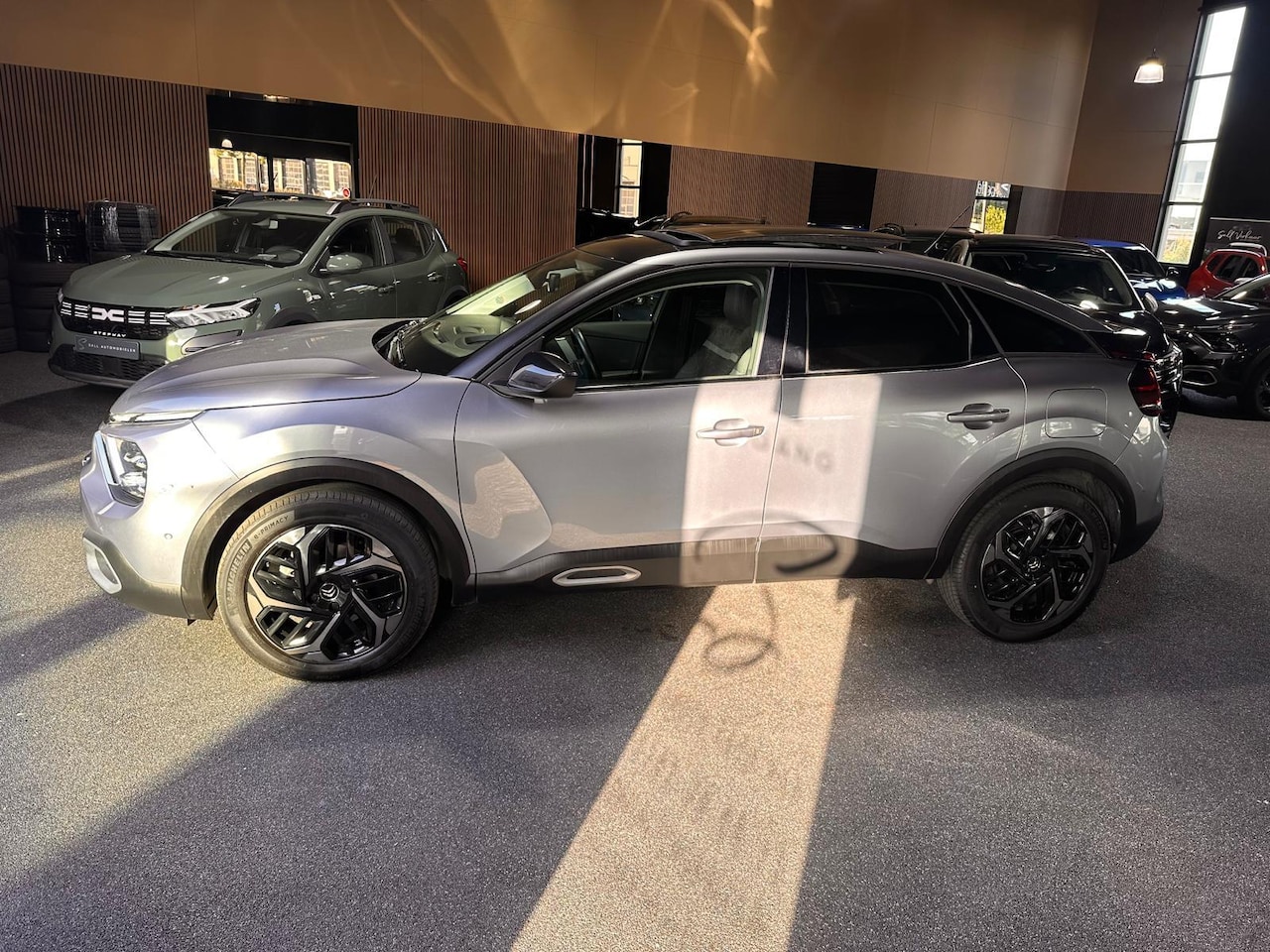 Citroën C4 - 1.2 Puretech Shine Pack Business Pano/Leder/Voorruitverwarming - AutoWereld.nl