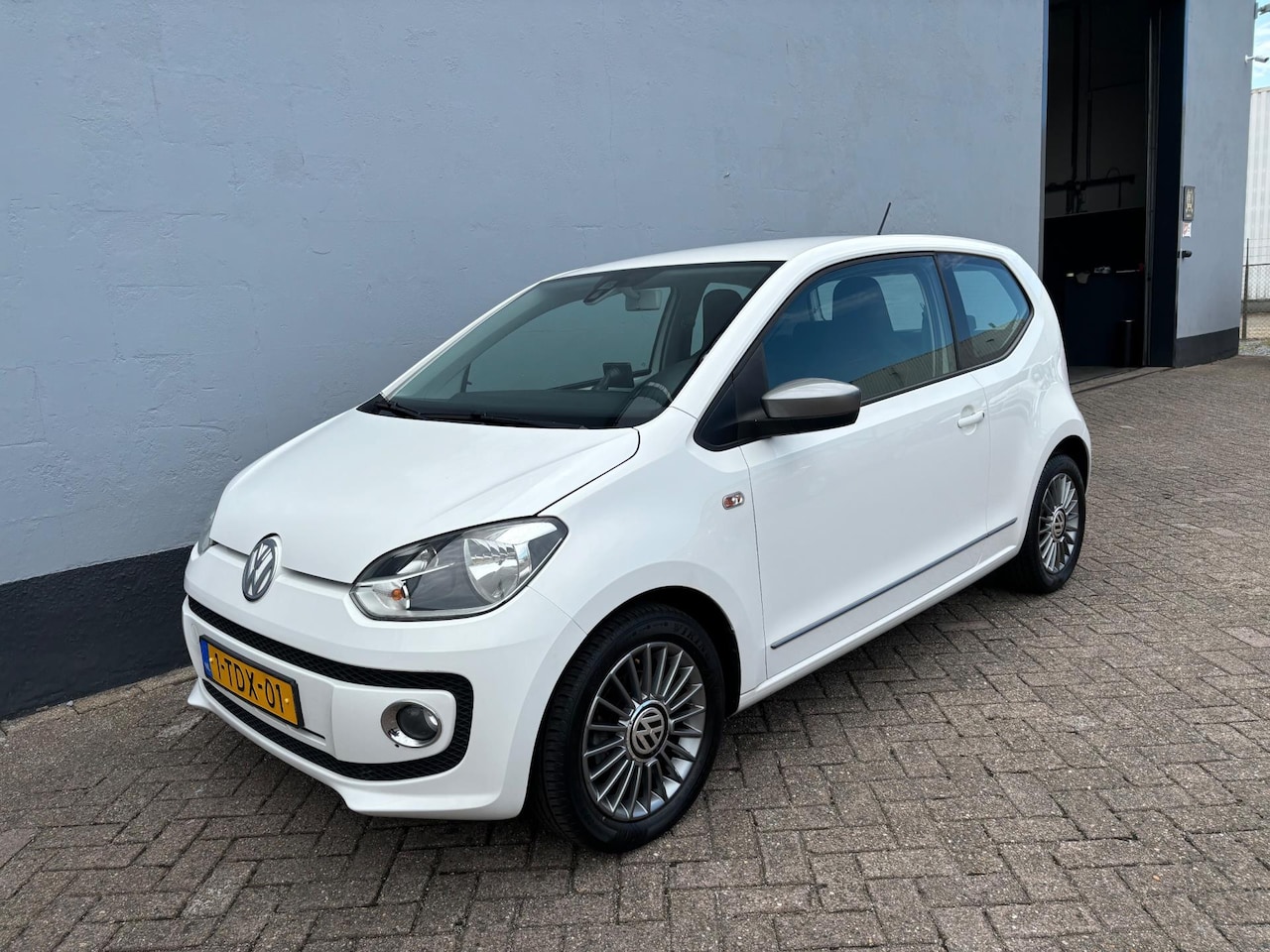 Volkswagen Up! - 1.0 up! Edition BlueMotion - Airco - LMV - AutoWereld.nl