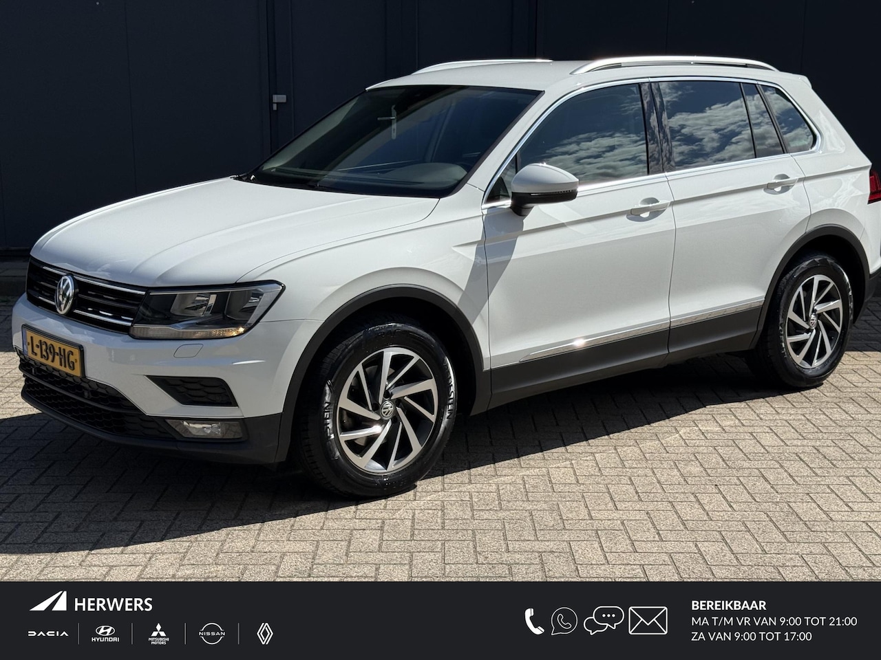 Volkswagen Tiguan - 1.4 TSI Comfortline Business / Elektrisch Wegklapbare Trekhaak ( 1600 KG trekgewicht ) / S - AutoWereld.nl