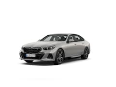 BMW i5 - sedan eDrive40 | M-Sportpakket Pro | 20'' Lichtmetaalvelg Sterspaak Bicolor | Adaptieve LE